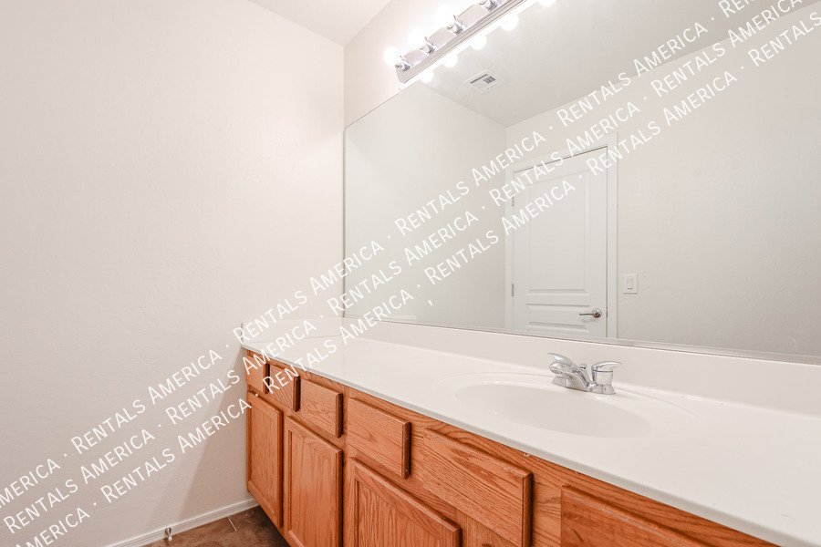 3 bedroom 2.5 bath home in Gilbert property image