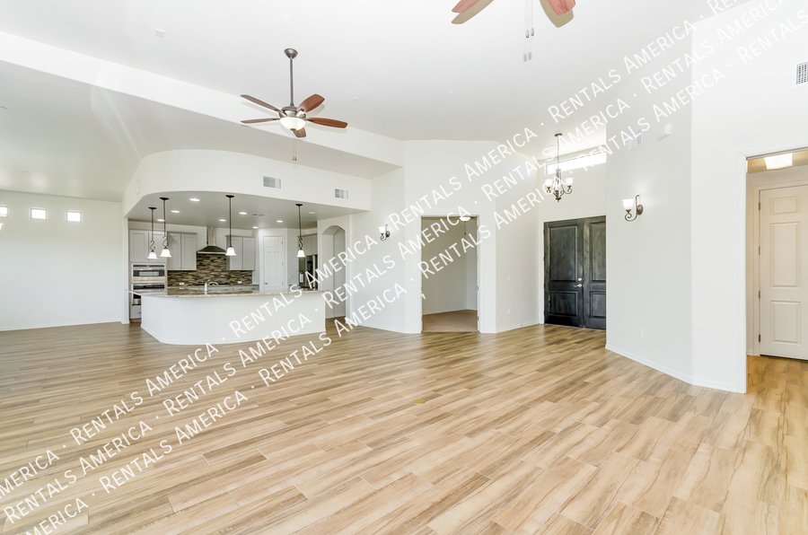 Beautiful Home in Corona de Tucson! property image
