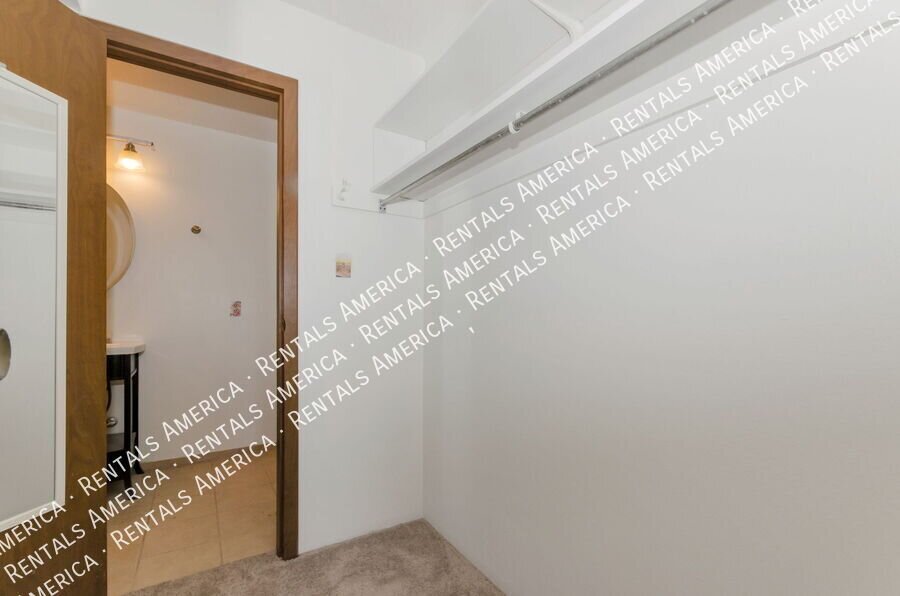 Large 1 bedroom condo property image