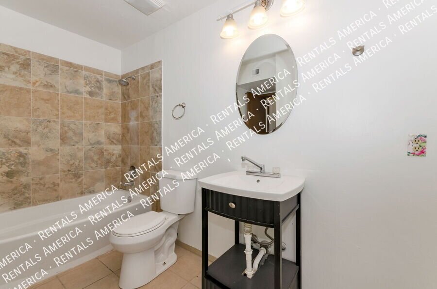Large 1 bedroom condo property image