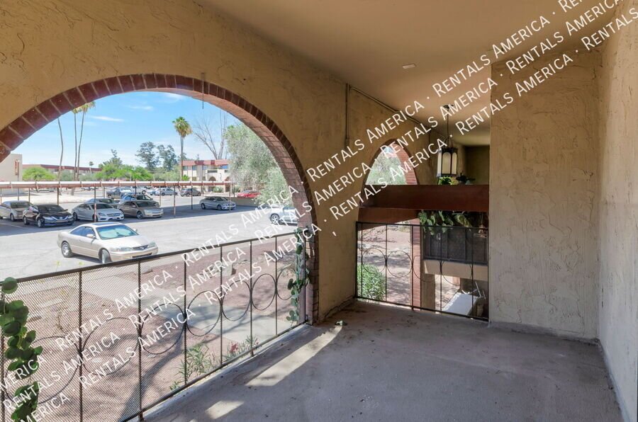 Large 1 bedroom condo property image