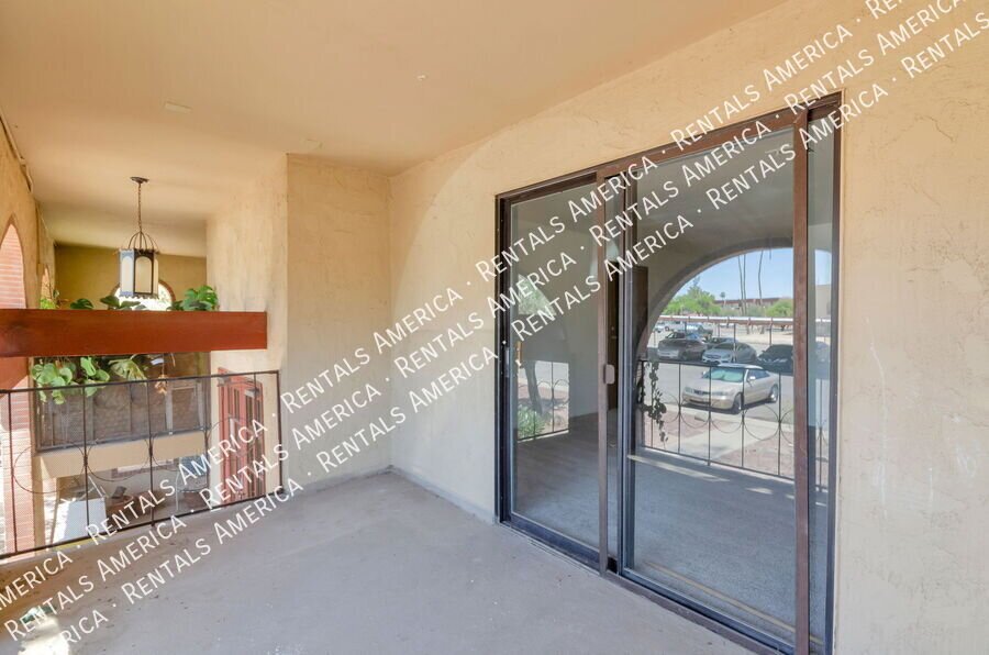 Large 1 bedroom condo property image