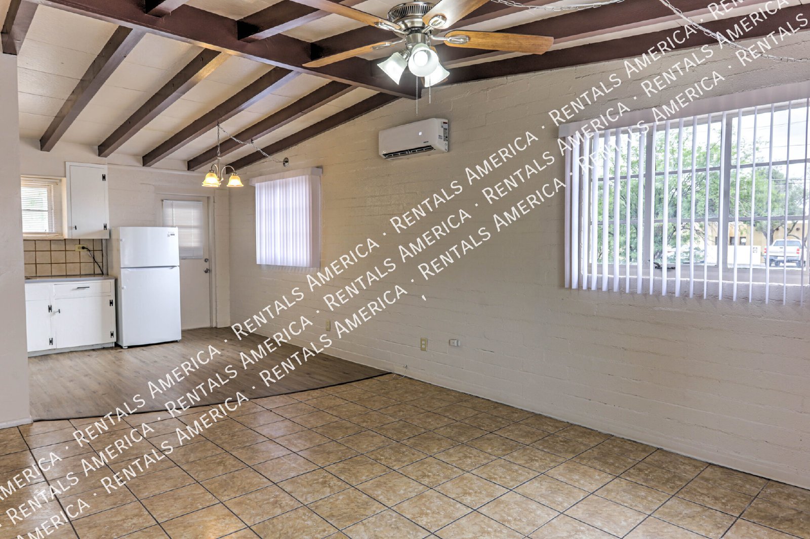 Spacious 2BD/1BA Home in Central Tucson  with  Fenced in Yard! property image