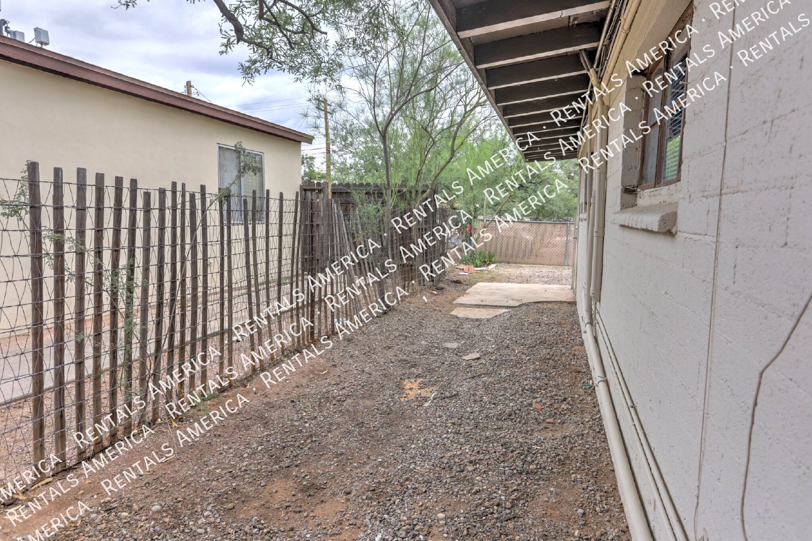 Spacious 2BD/1BA Home in Central Tucson  with  Fenced in Yard! property image