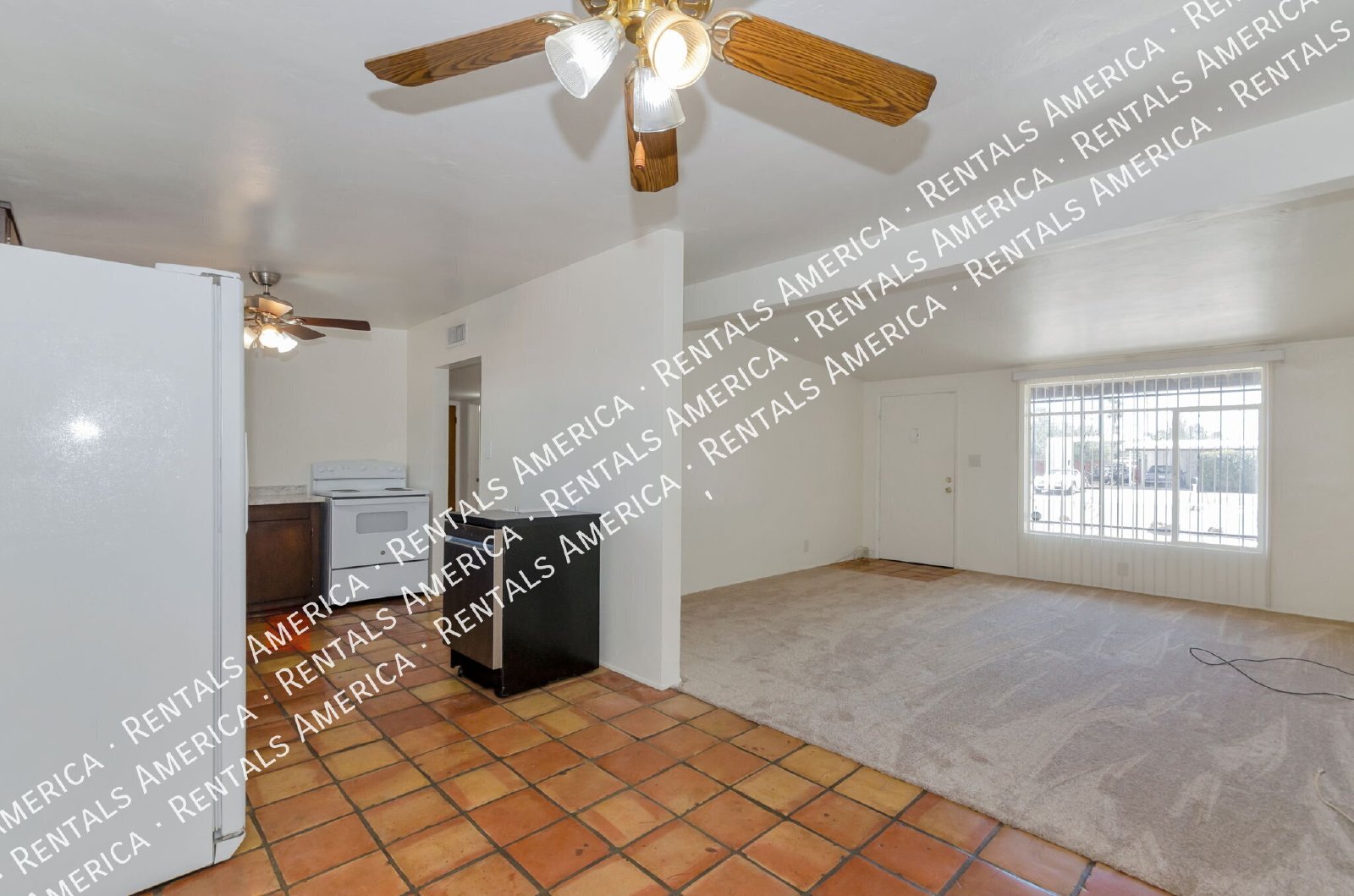Cute 3 bedroom/2 bath with huge yard! property image