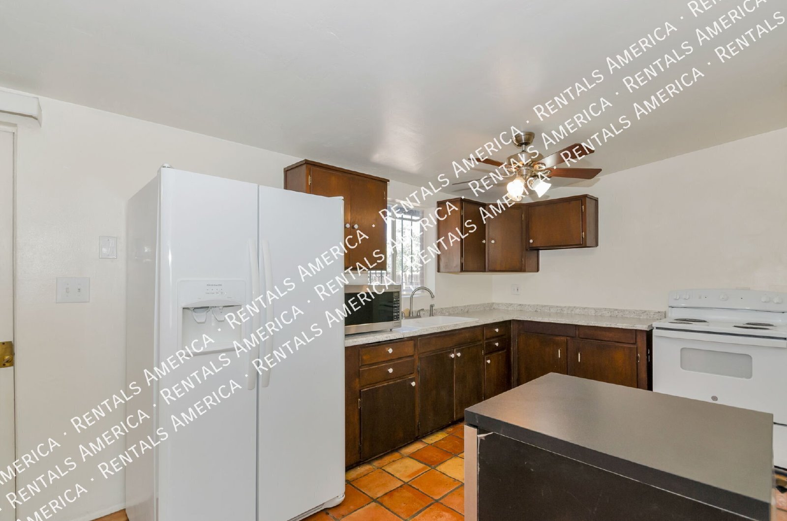 Cute 3 bedroom/2 bath with huge yard! property image