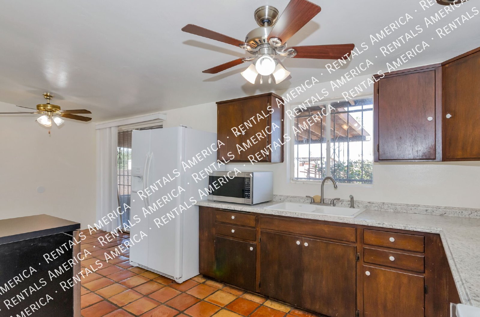 Cute 3 bedroom/2 bath with huge yard! property image