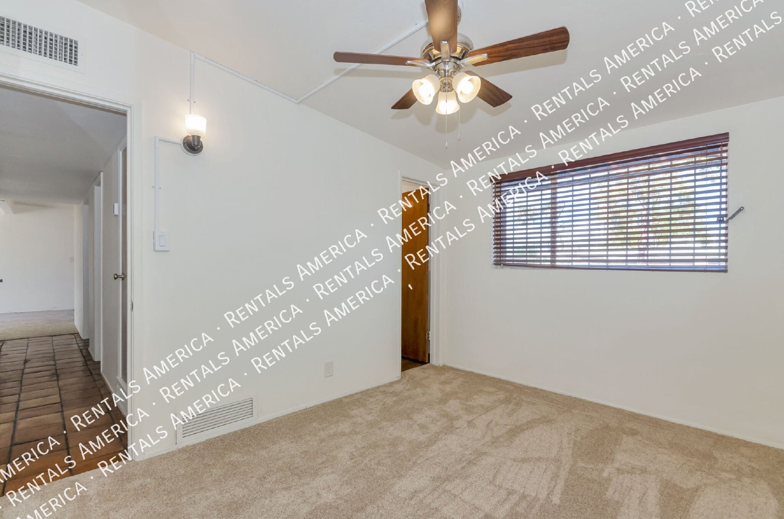 Cute 3 bedroom/2 bath with huge yard! property image
