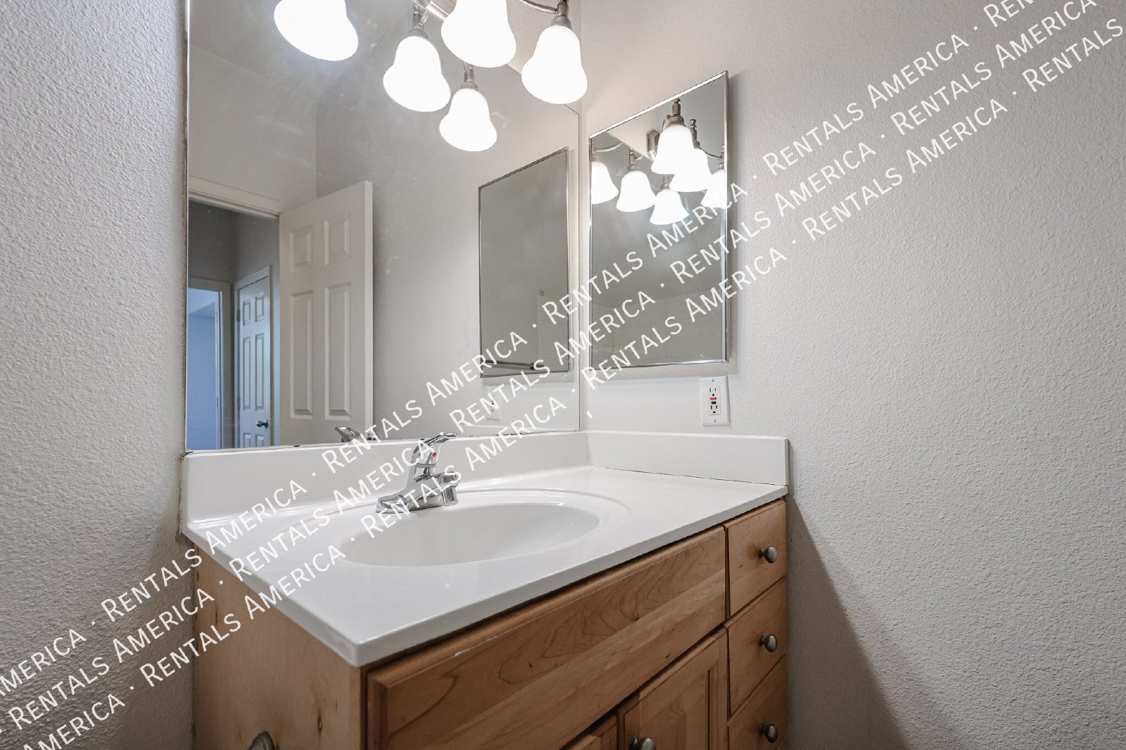 Scottsdale Greyhawk 2 BR/2 BA Condo w/ 1-car garage property image