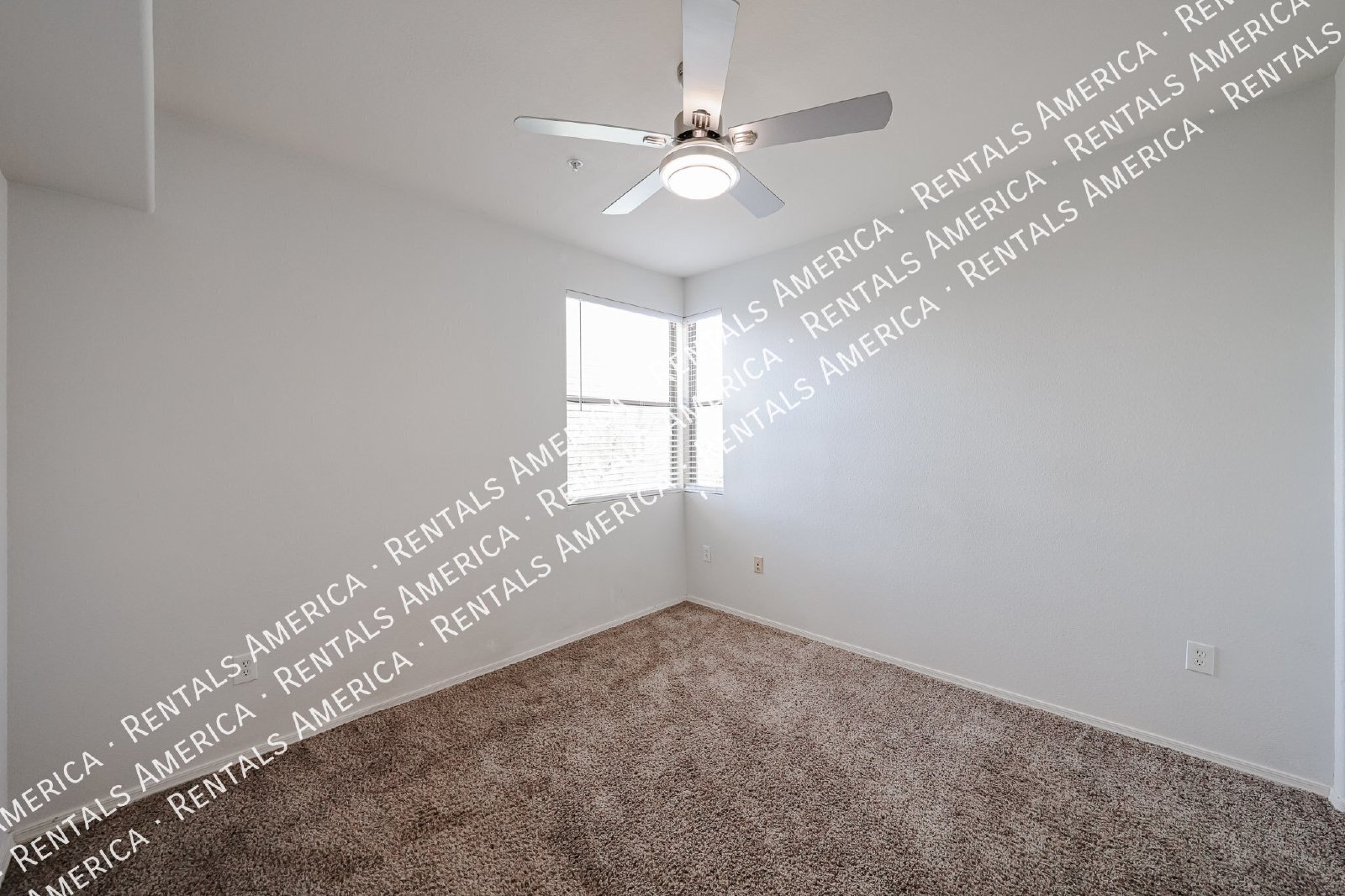 Scottsdale Greyhawk 2 BR/2 BA Condo w/ 1-car garage property image