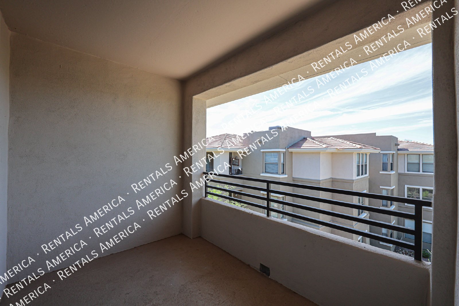 Scottsdale Greyhawk 2 BR/2 BA Condo w/ 1-car garage property image