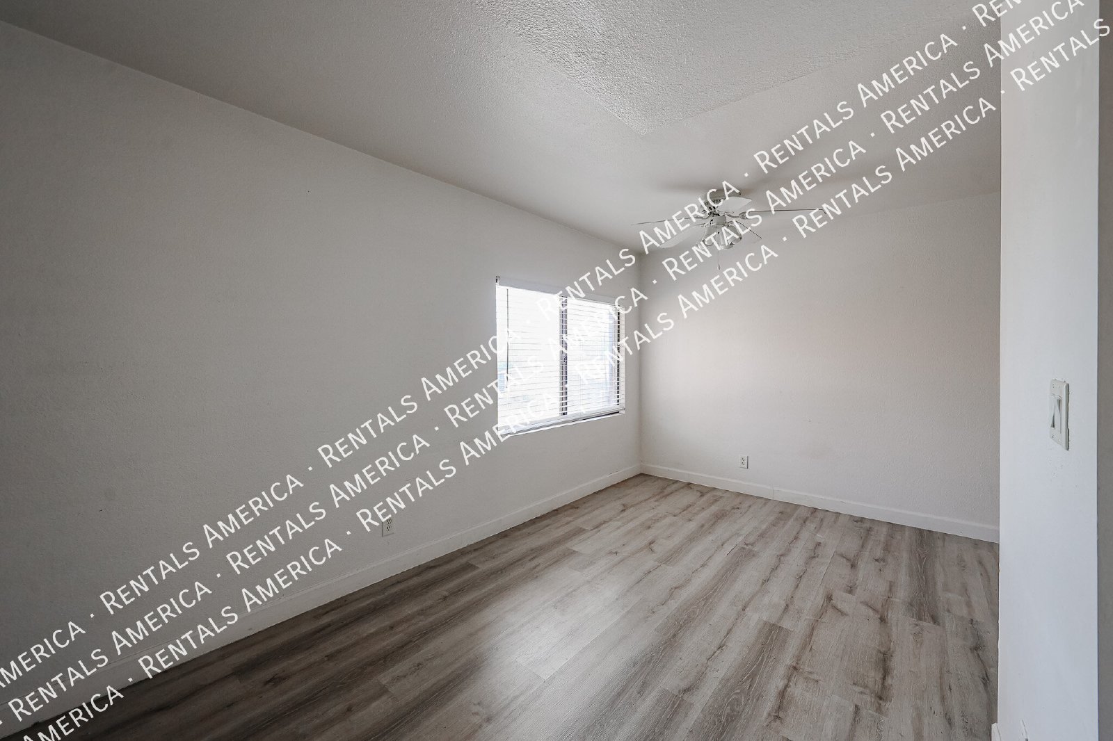 1 bedroom with washer and dryer! property image