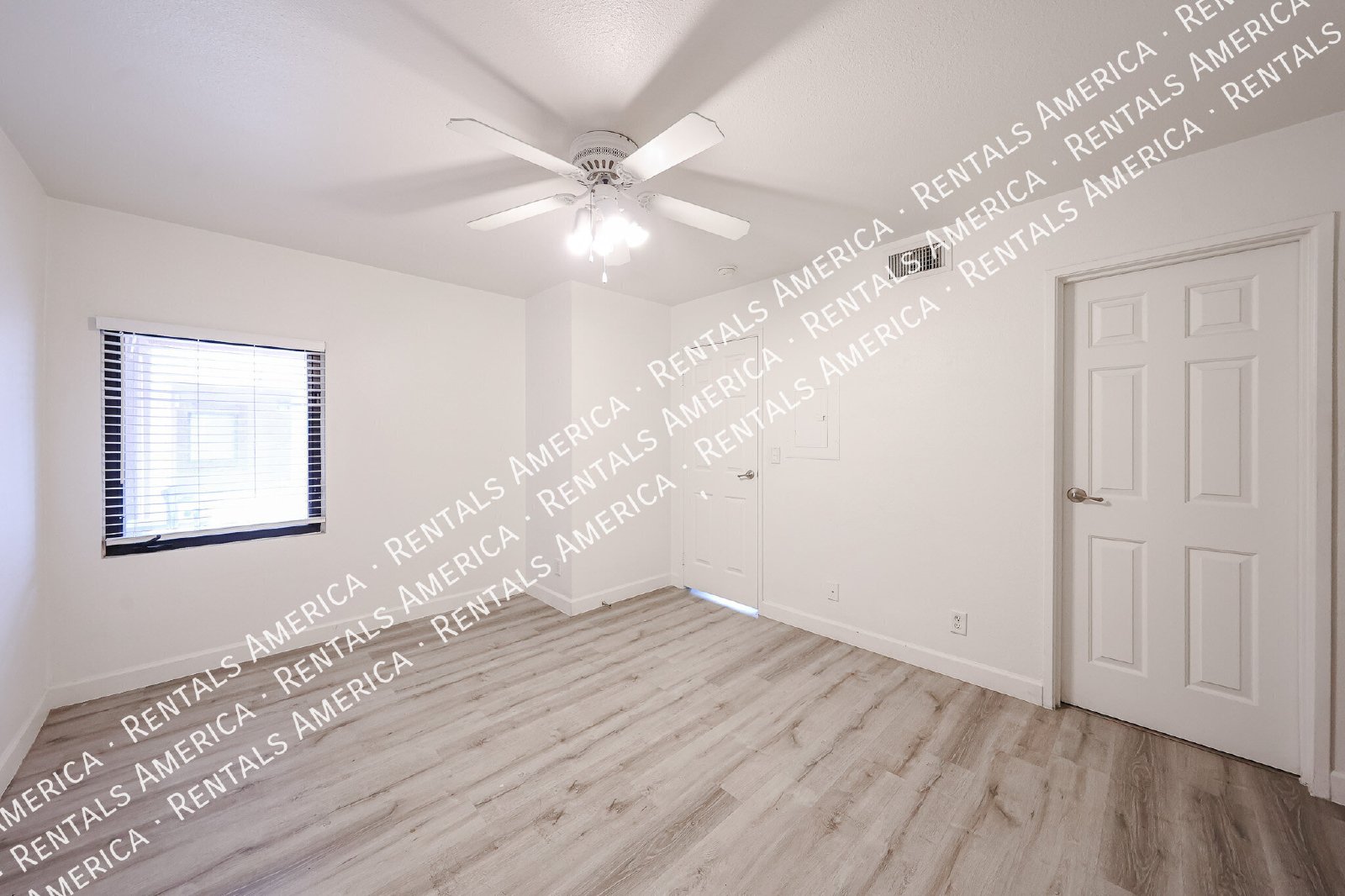 1 bedroom with washer and dryer! property image