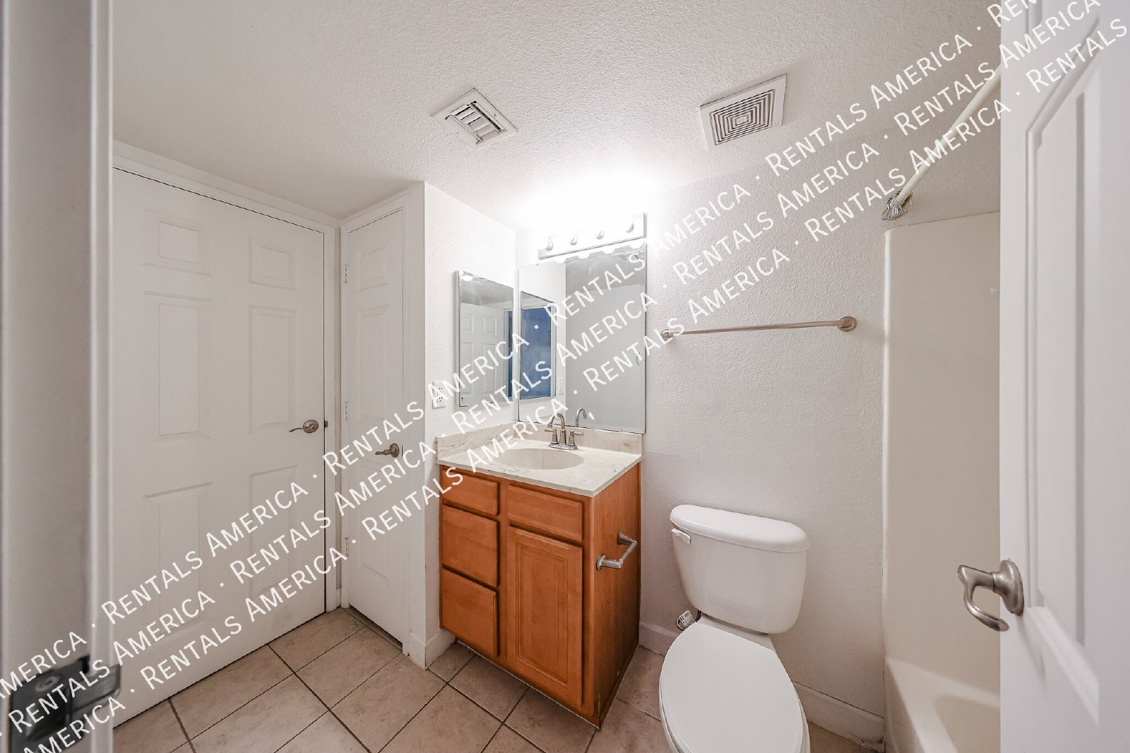 1 bedroom with washer and dryer! property image