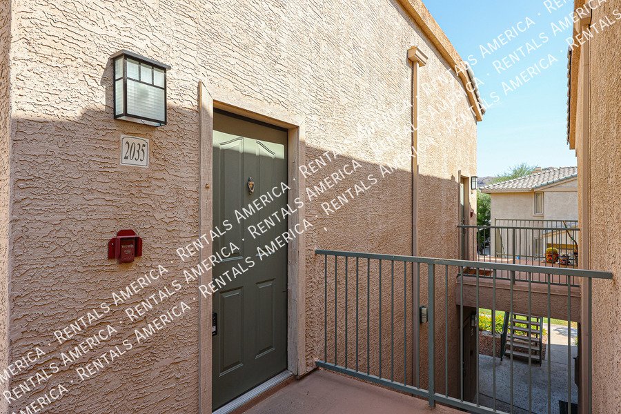 Beautiful 1 bed 1 bath property image