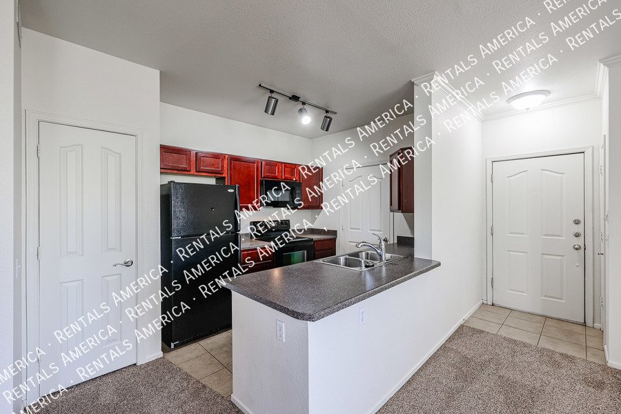 Beautiful 1 bed 1 bath property image