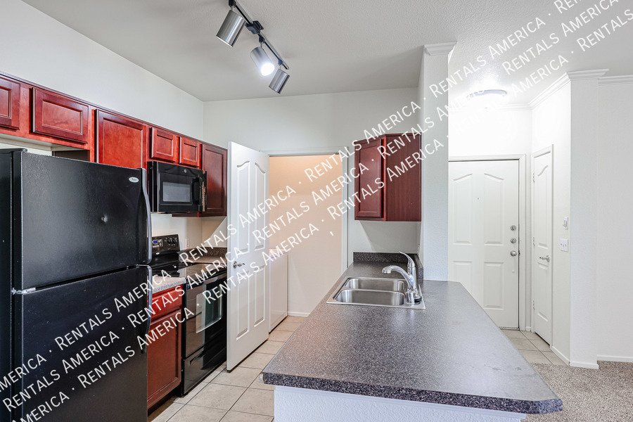Beautiful 1 bed 1 bath property image