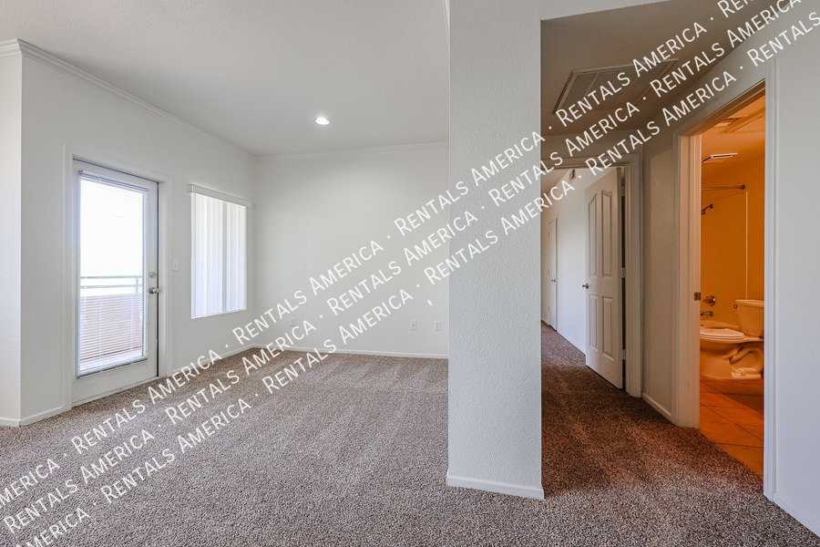 Beautiful 1 bed 1 bath property image