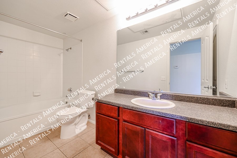 Beautiful 1 bed 1 bath property image