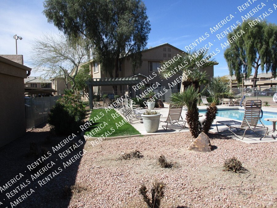 Beautiful 1 bed 1 bath property image