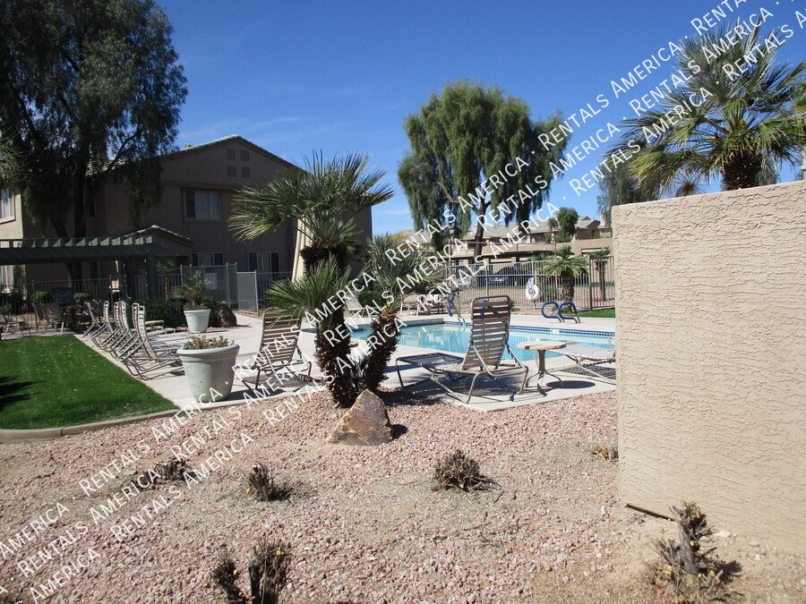Beautiful 1 bed 1 bath property image