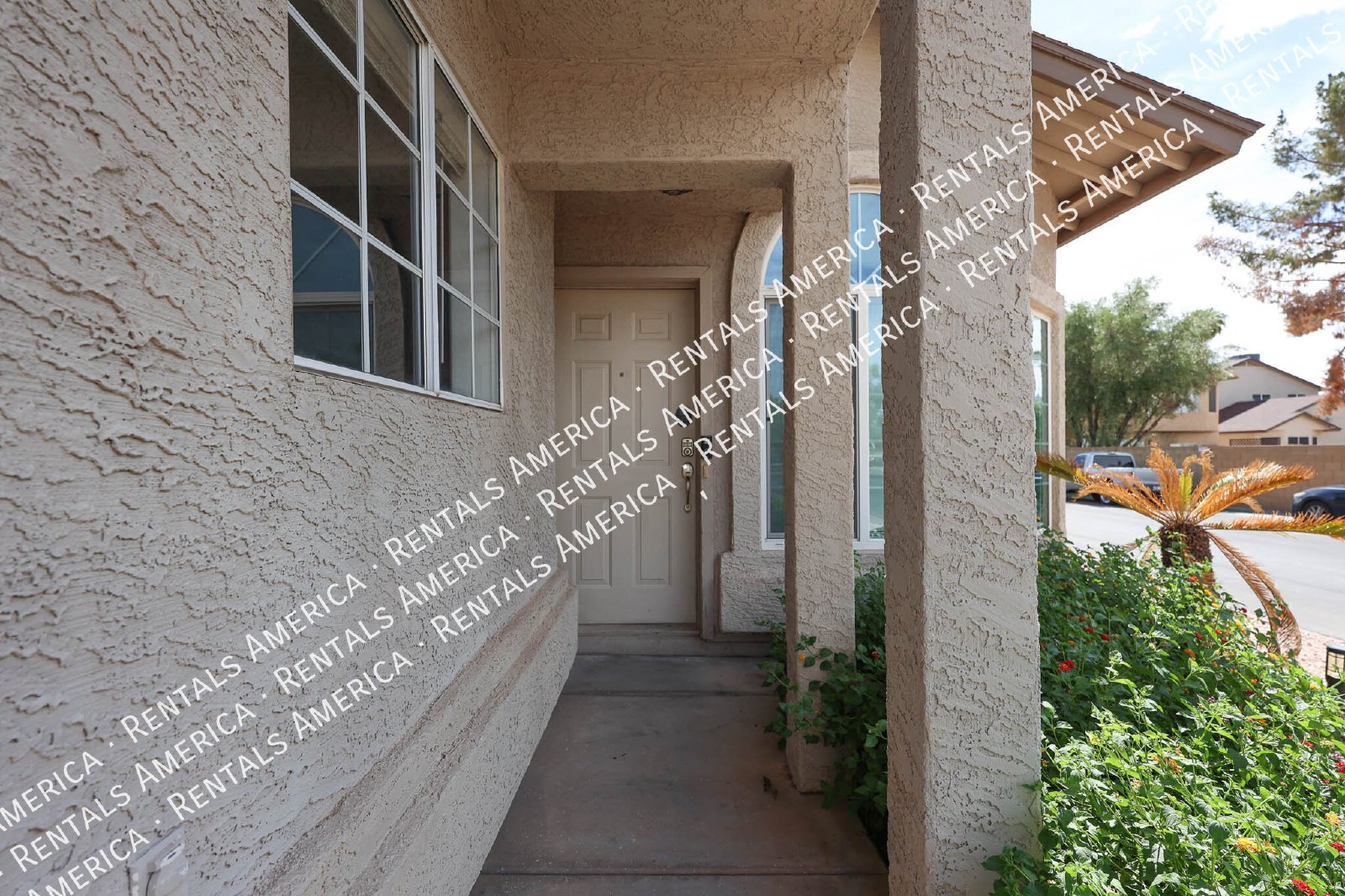 Spacious 3-Bedroom Corner Unit in Convenient East Mesa Location! property image