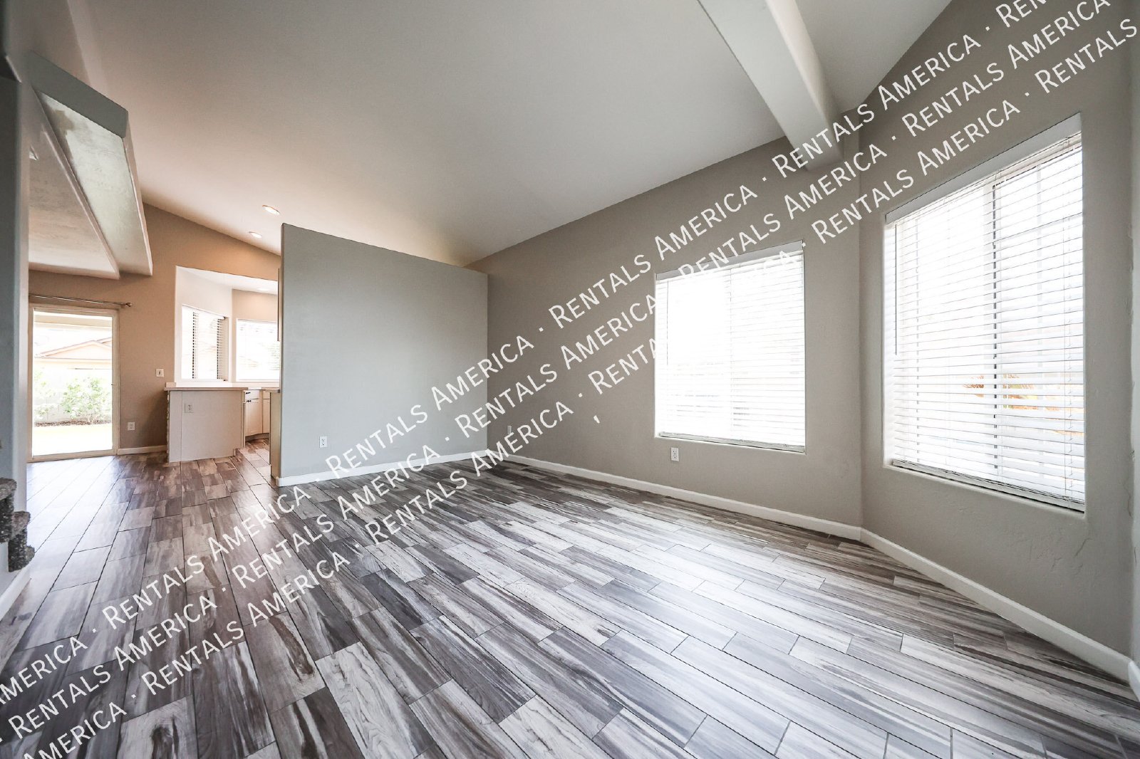 Spacious 3-Bedroom Corner Unit in Convenient East Mesa Location! property image