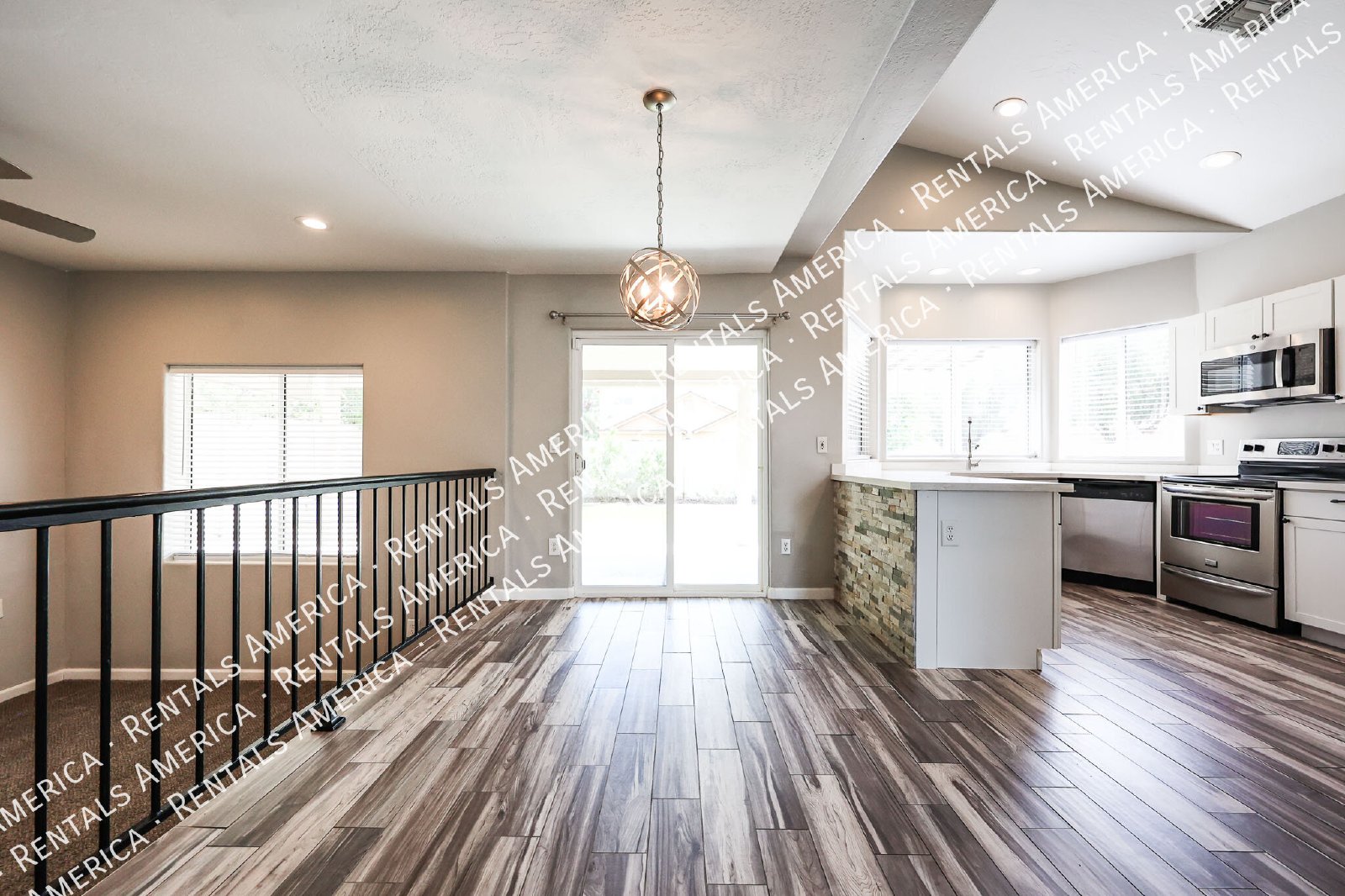 Spacious 3-Bedroom Corner Unit in Convenient East Mesa Location! property image