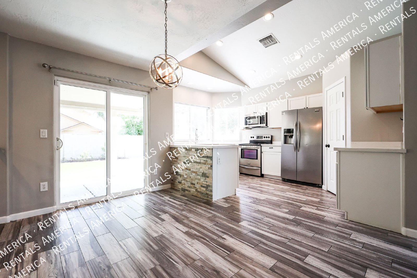 Spacious 3-Bedroom Corner Unit in Convenient East Mesa Location! property image