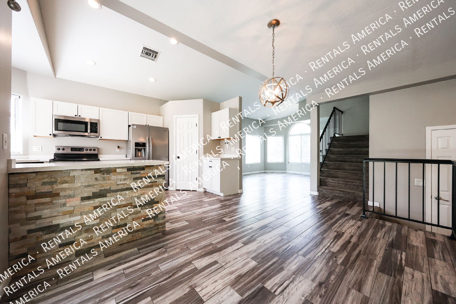 Spacious 3-Bedroom Corner Unit in Convenient East Mesa Location! property image