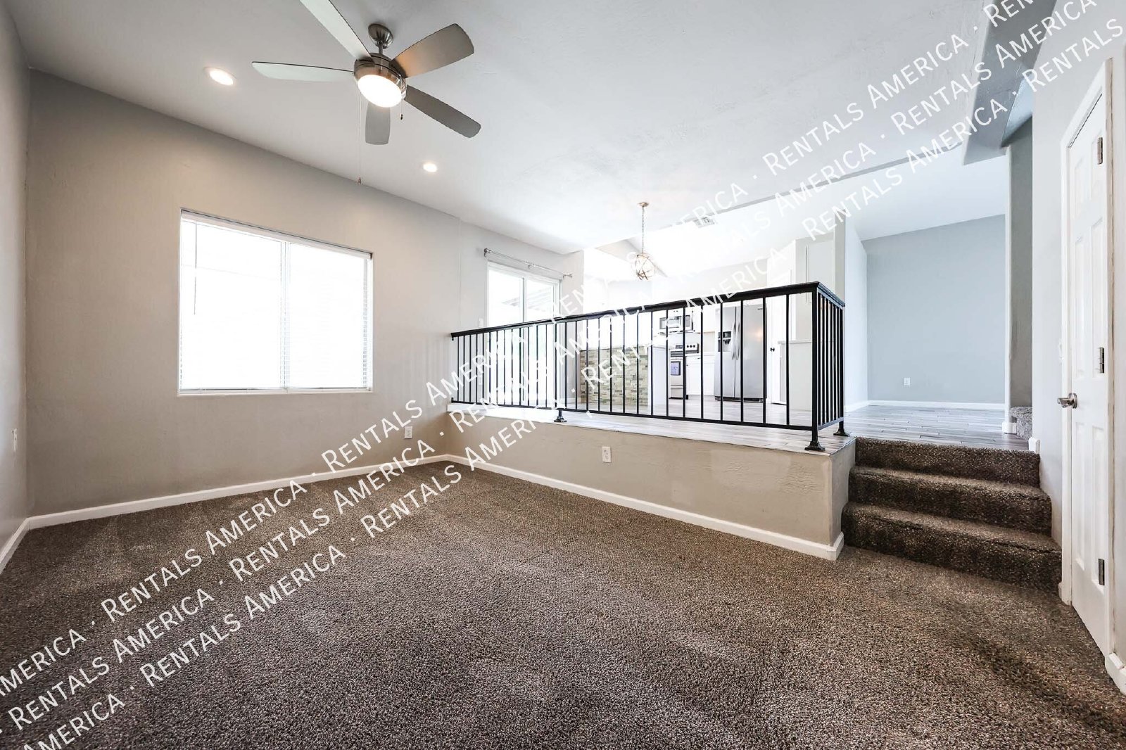 Spacious 3-Bedroom Corner Unit in Convenient East Mesa Location! property image