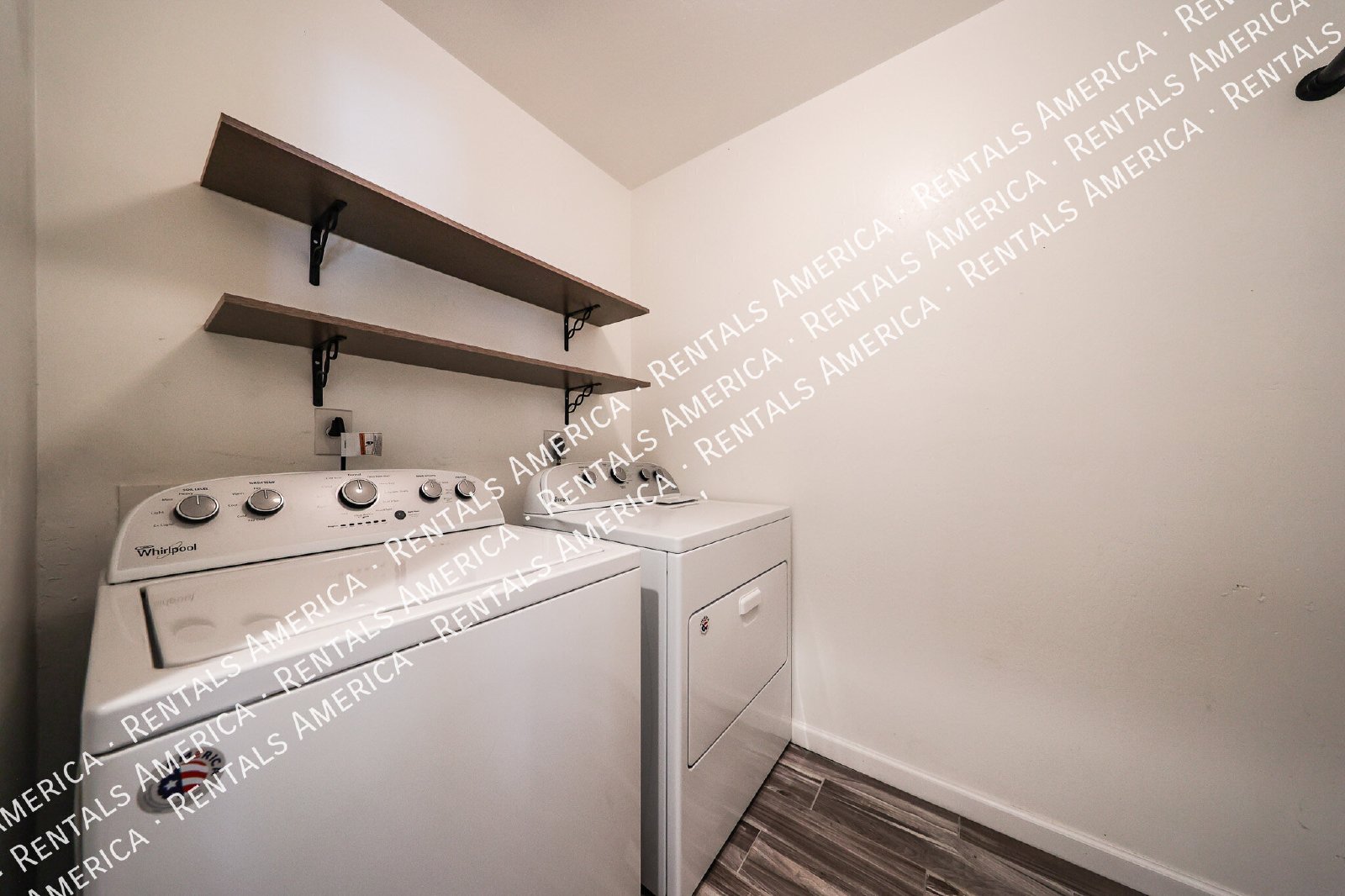 Spacious 3-Bedroom Corner Unit in Convenient East Mesa Location! property image