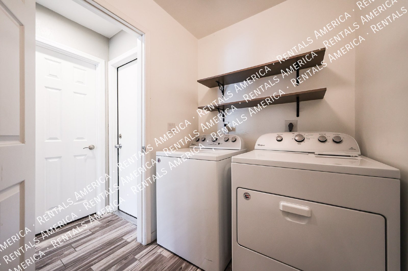 Spacious 3-Bedroom Corner Unit in Convenient East Mesa Location! property image