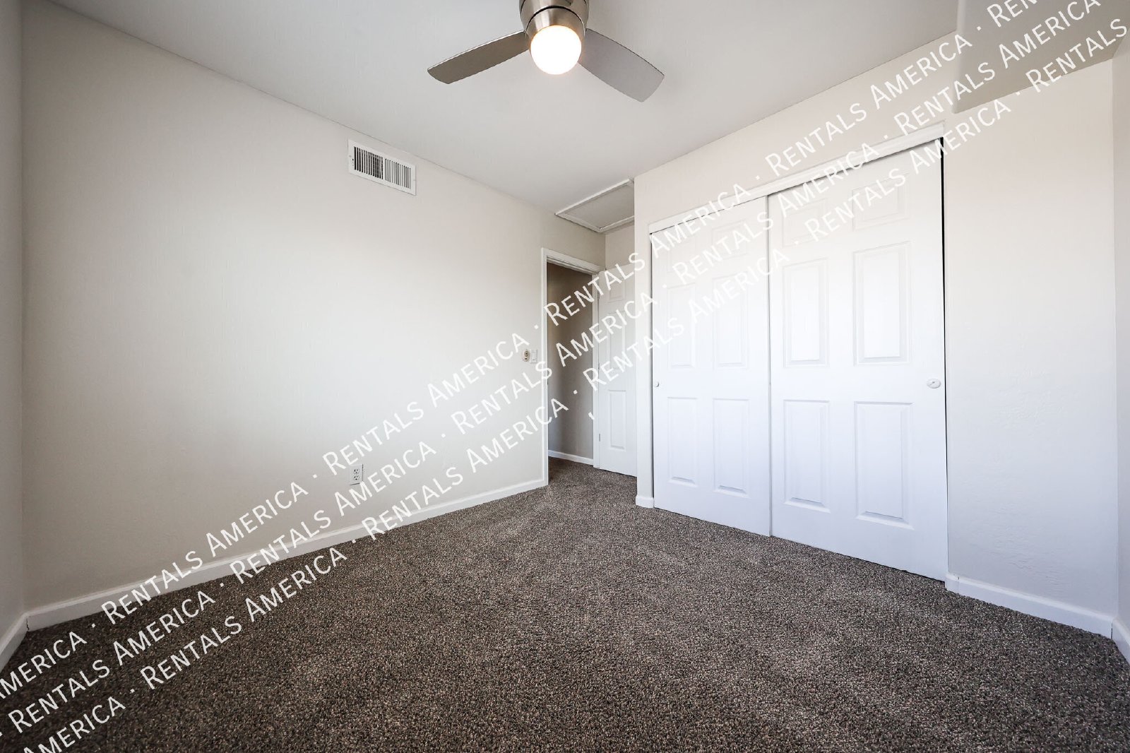 Spacious 3-Bedroom Corner Unit in Convenient East Mesa Location! property image
