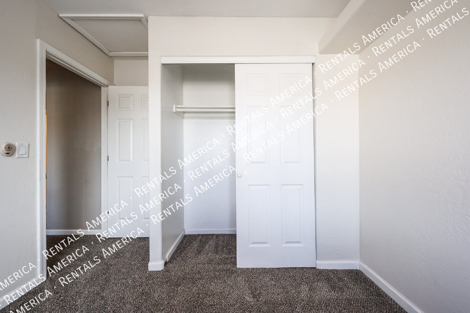Spacious 3-Bedroom Corner Unit in Convenient East Mesa Location! property image