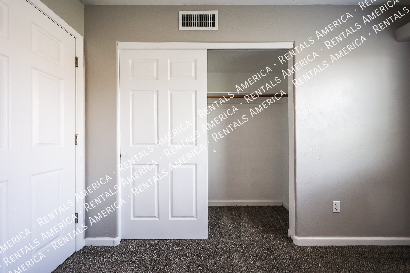 Spacious 3-Bedroom Corner Unit in Convenient East Mesa Location! property image
