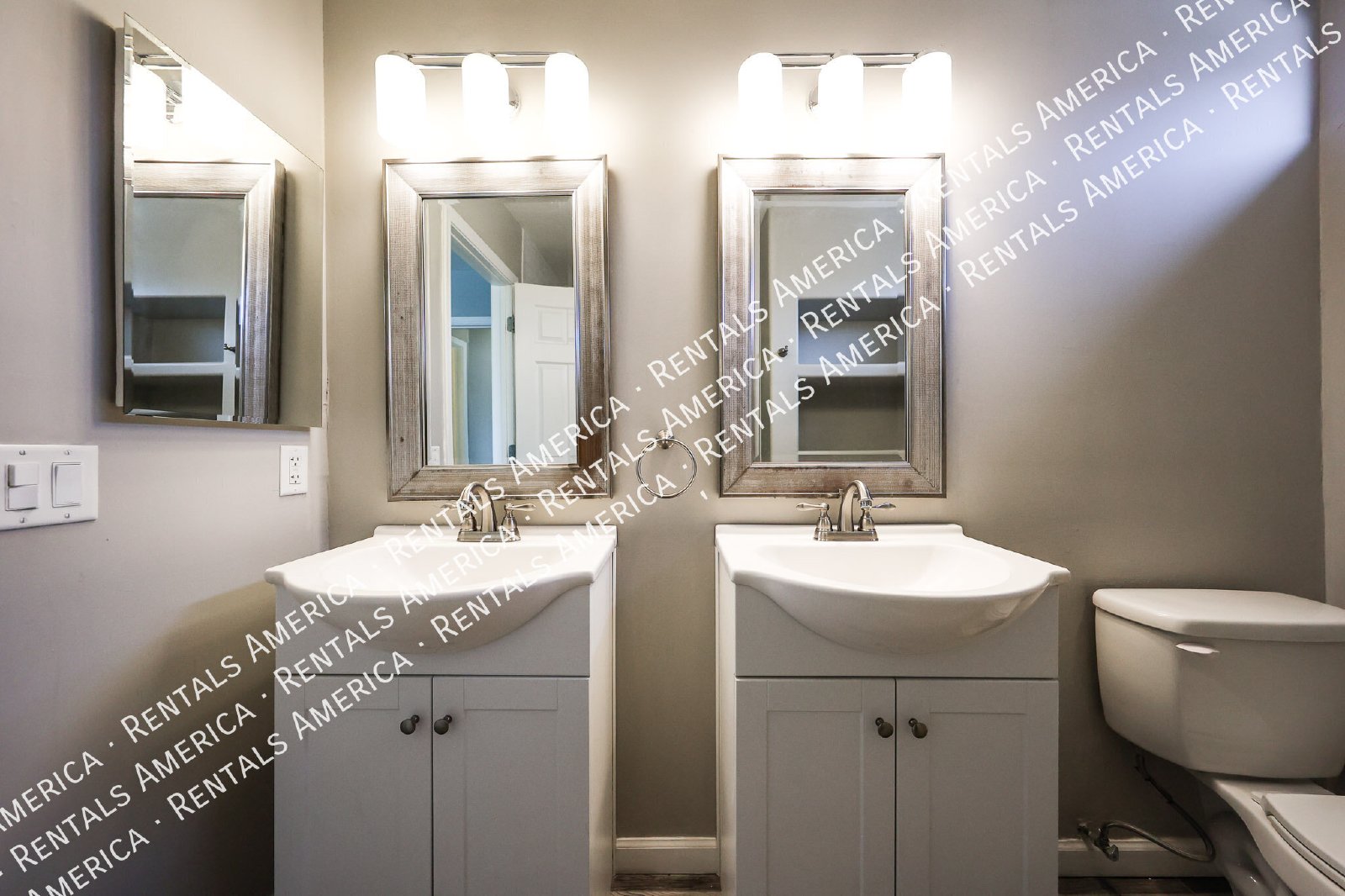 Spacious 3-Bedroom Corner Unit in Convenient East Mesa Location! property image