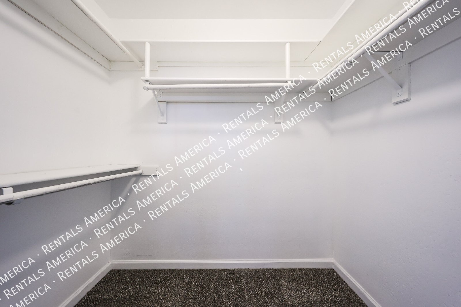 Spacious 3-Bedroom Corner Unit in Convenient East Mesa Location! property image