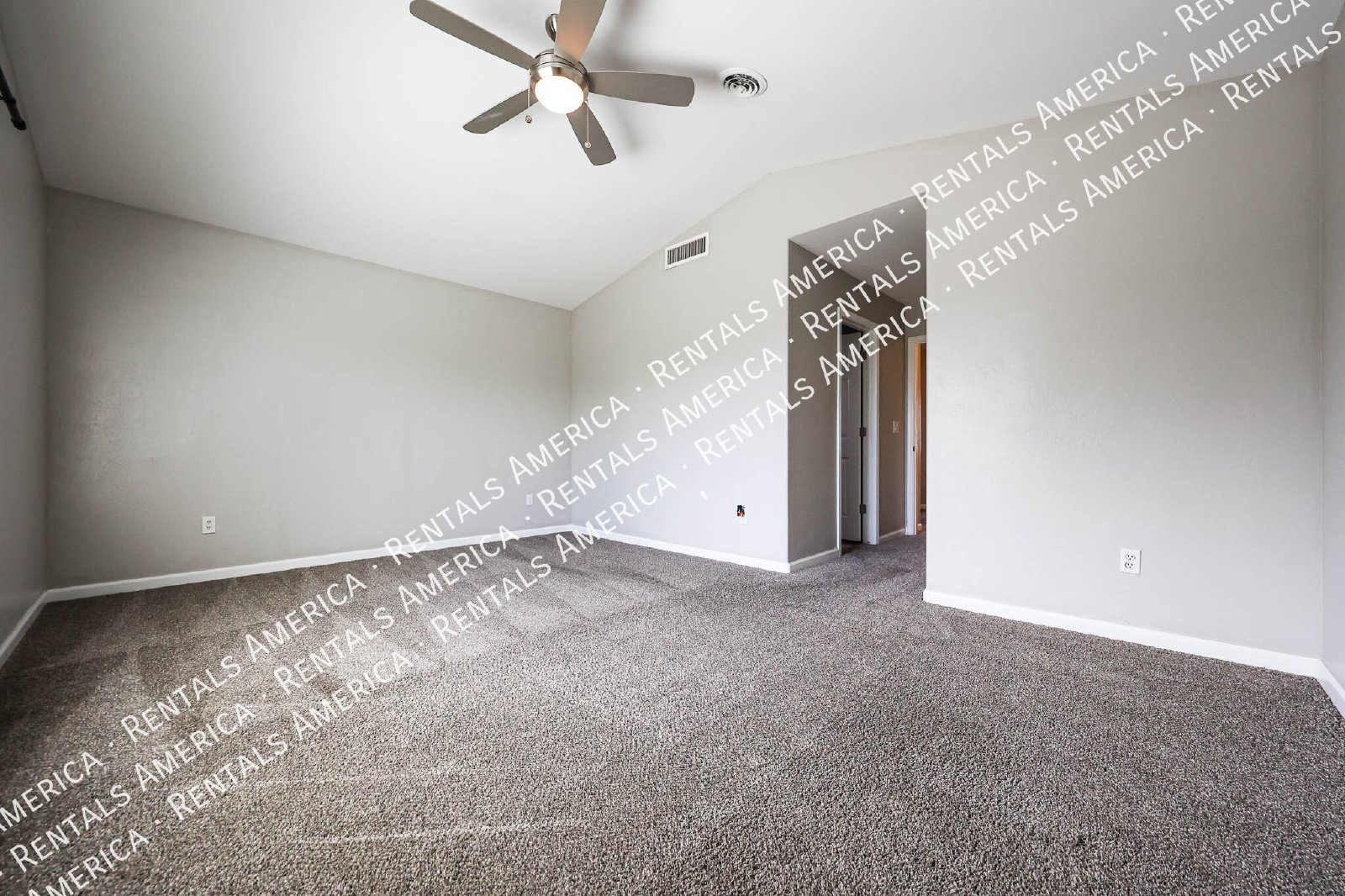 Spacious 3-Bedroom Corner Unit in Convenient East Mesa Location! property image