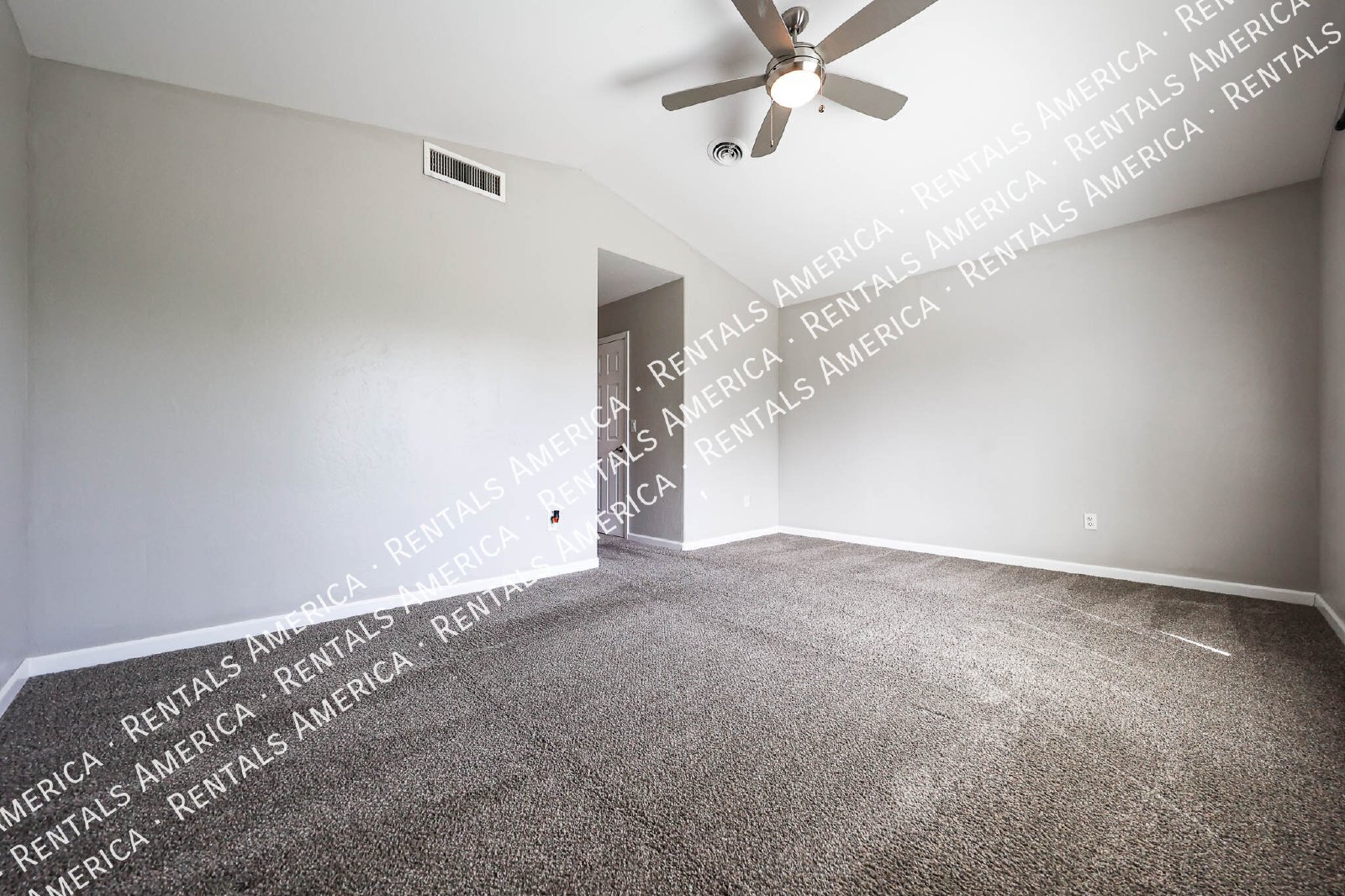 Spacious 3-Bedroom Corner Unit in Convenient East Mesa Location! property image