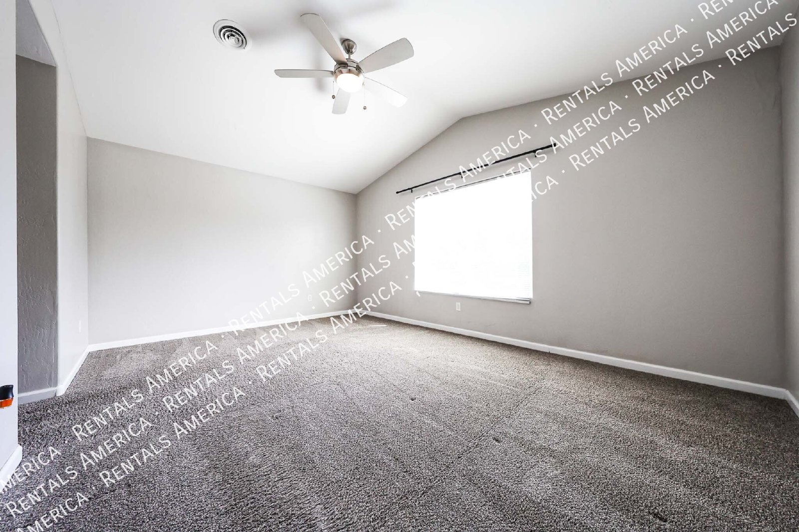 Spacious 3-Bedroom Corner Unit in Convenient East Mesa Location! property image
