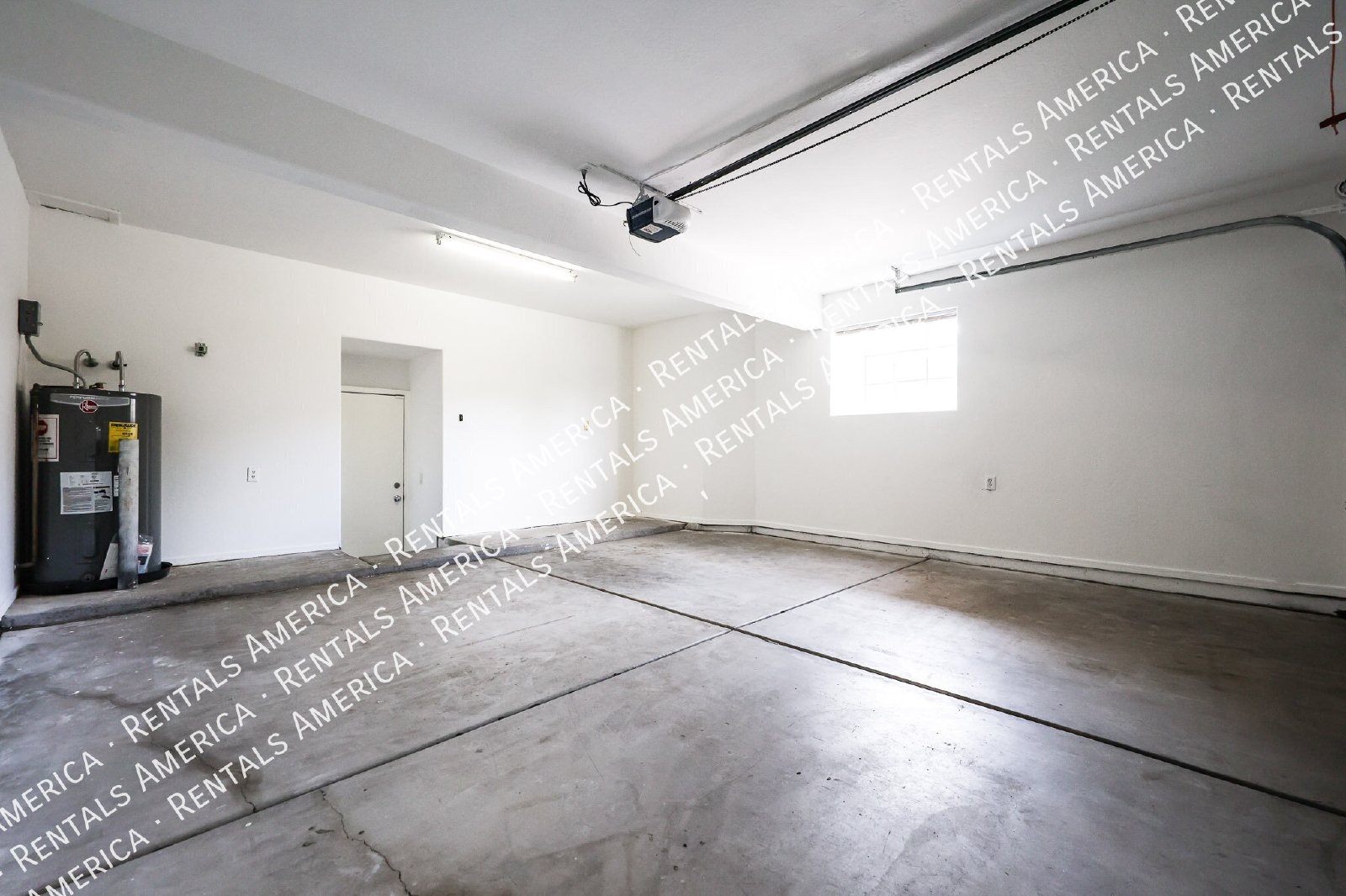 Spacious 3-Bedroom Corner Unit in Convenient East Mesa Location! property image