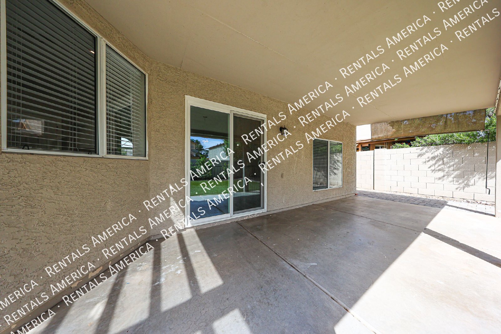 Spacious 3-Bedroom Corner Unit in Convenient East Mesa Location! property image
