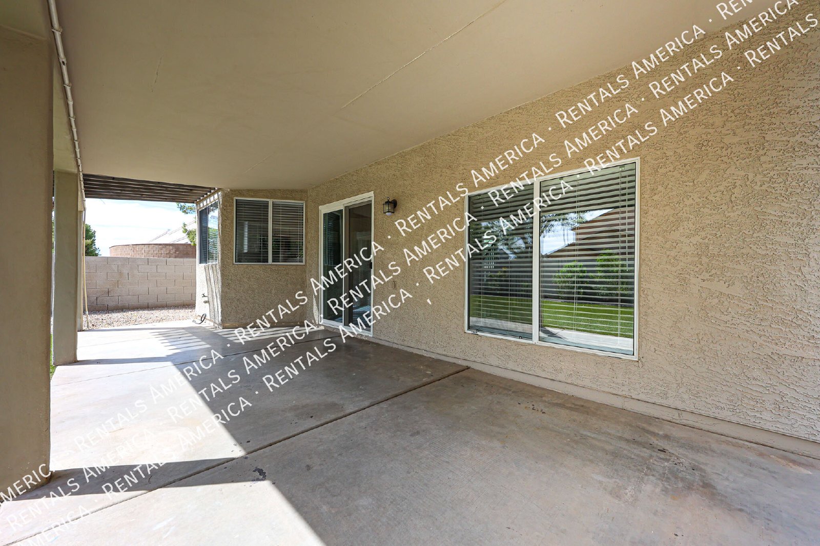 Spacious 3-Bedroom Corner Unit in Convenient East Mesa Location! property image