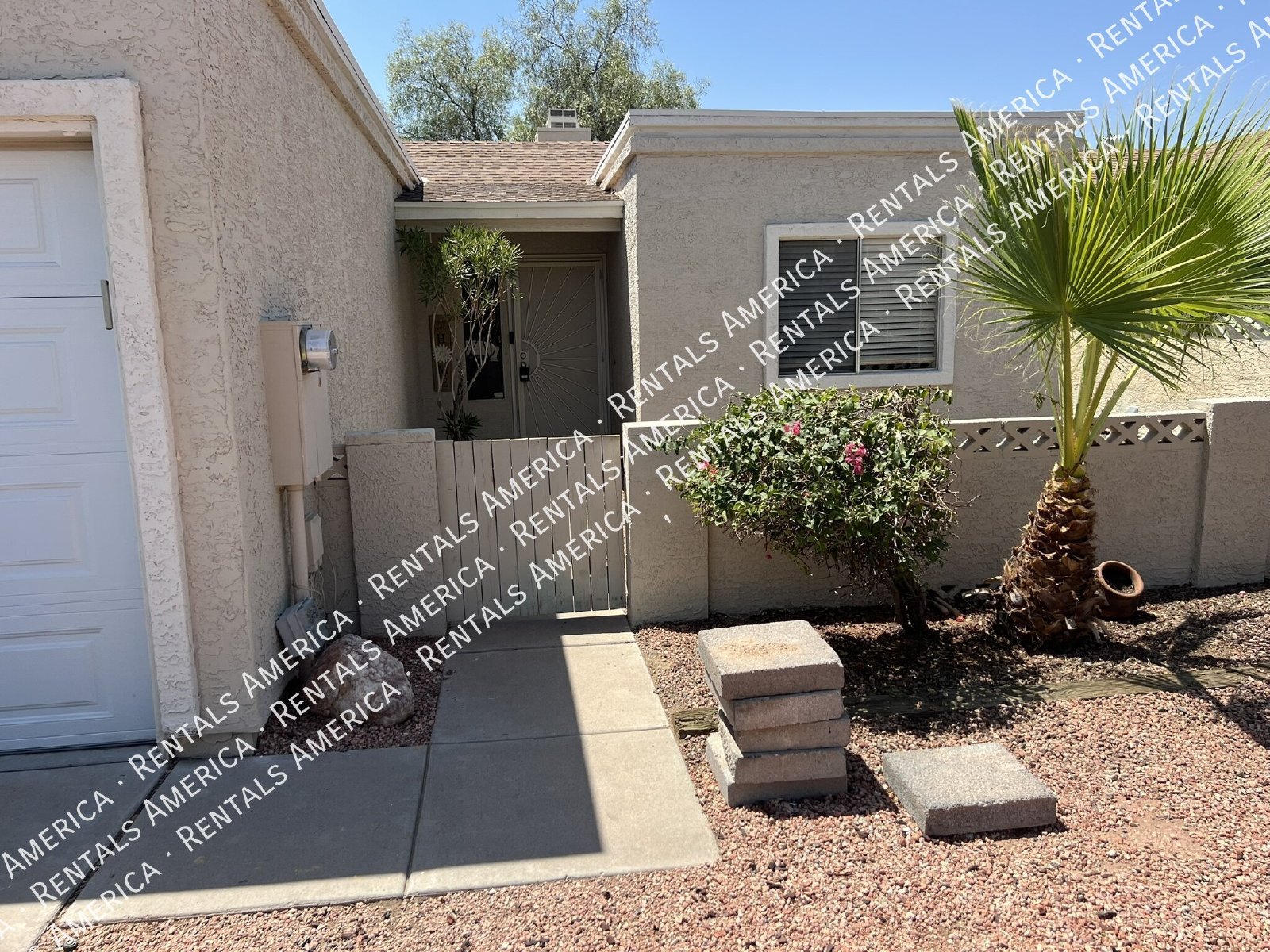 Charming 2 Bd/2 Ba Home With Garage & Fireplace! property image