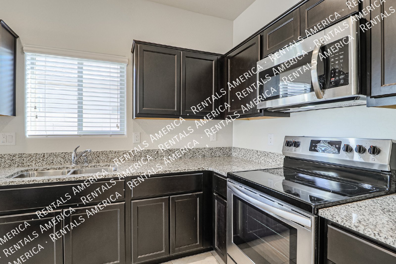 Fabulous 5 Bedroom Magma Ranch Home W/3-Car Garage!!!! property image