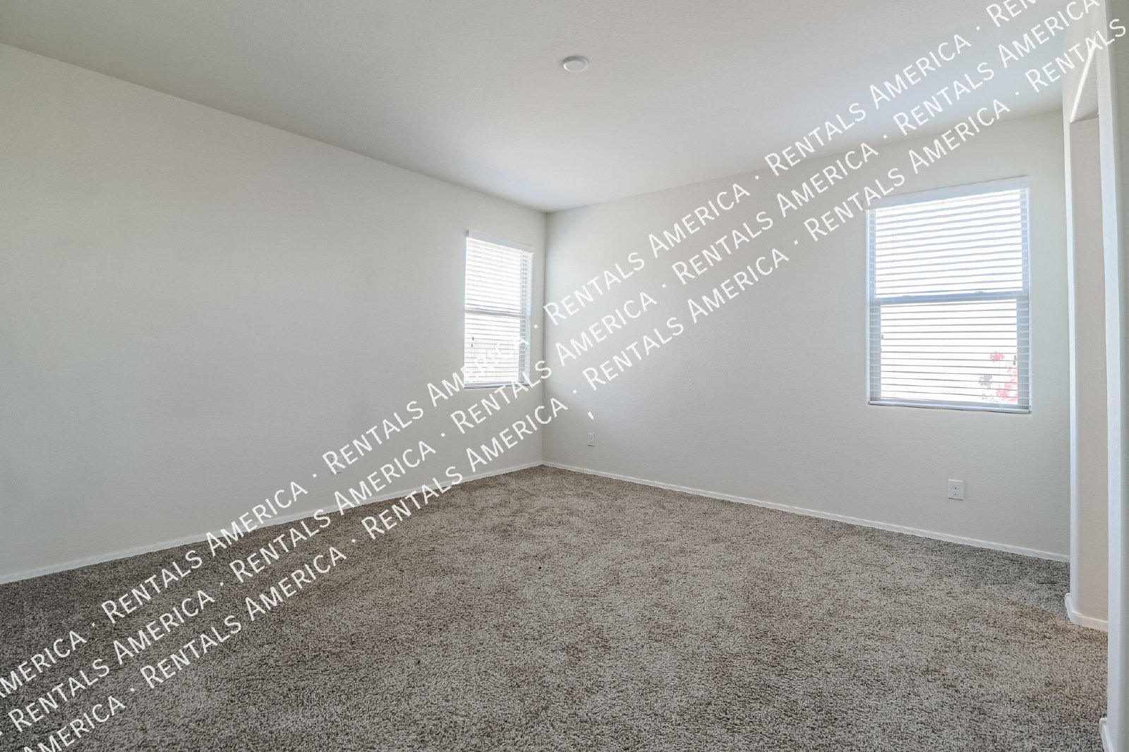 Fabulous 5 Bedroom Magma Ranch Home W/3-Car Garage!!!! property image