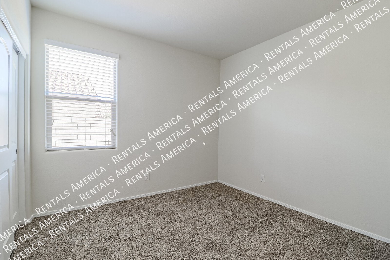 Fabulous 5 Bedroom Magma Ranch Home W/3-Car Garage!!!! property image