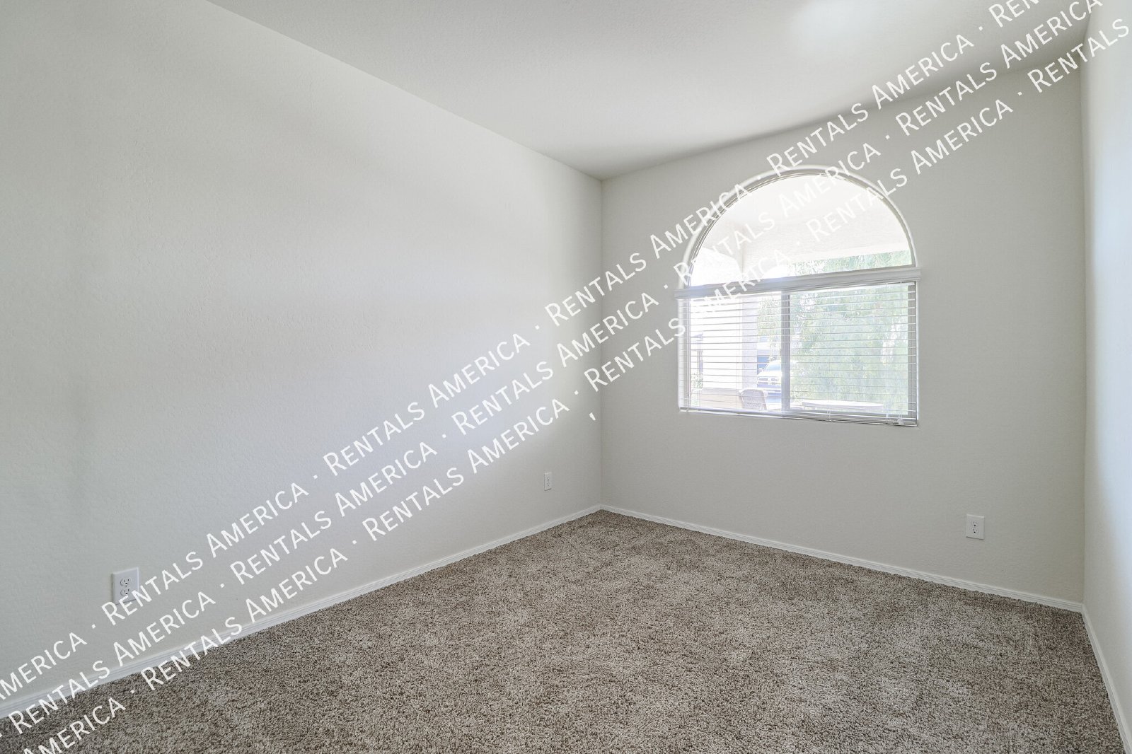 Fabulous 5 Bedroom Magma Ranch Home W/3-Car Garage!!!! property image