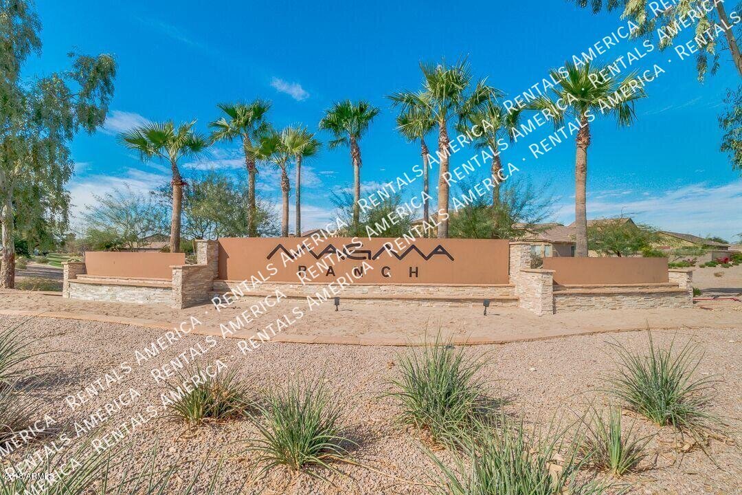 Fabulous 5 Bedroom Magma Ranch Home W/3-Car Garage!!!! property image